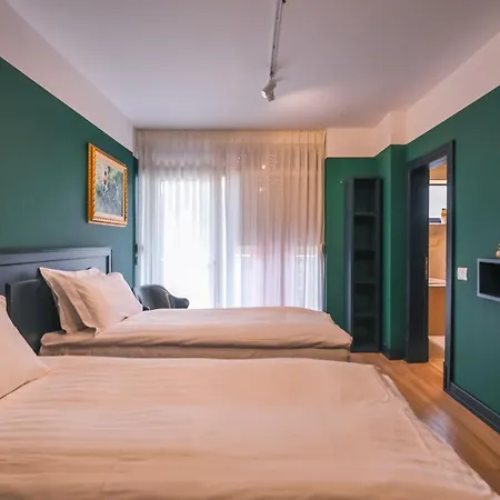 Air Albania Stadium Apartments מלון דירות טיראנה